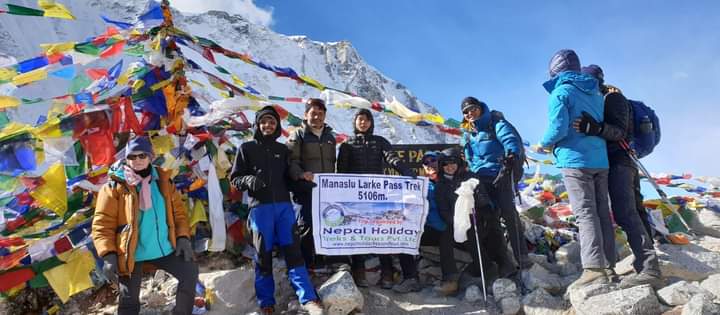 Manaslu Larke pass with Tsum Valley Trek